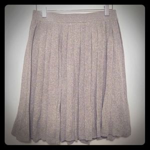 Club Monaco knit silver pleated skirt, size m